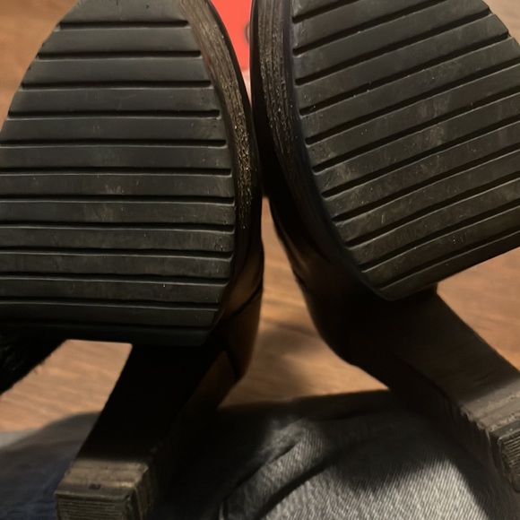 Brand new, never worn , tried on only chunky heel - Picture 4 of 6